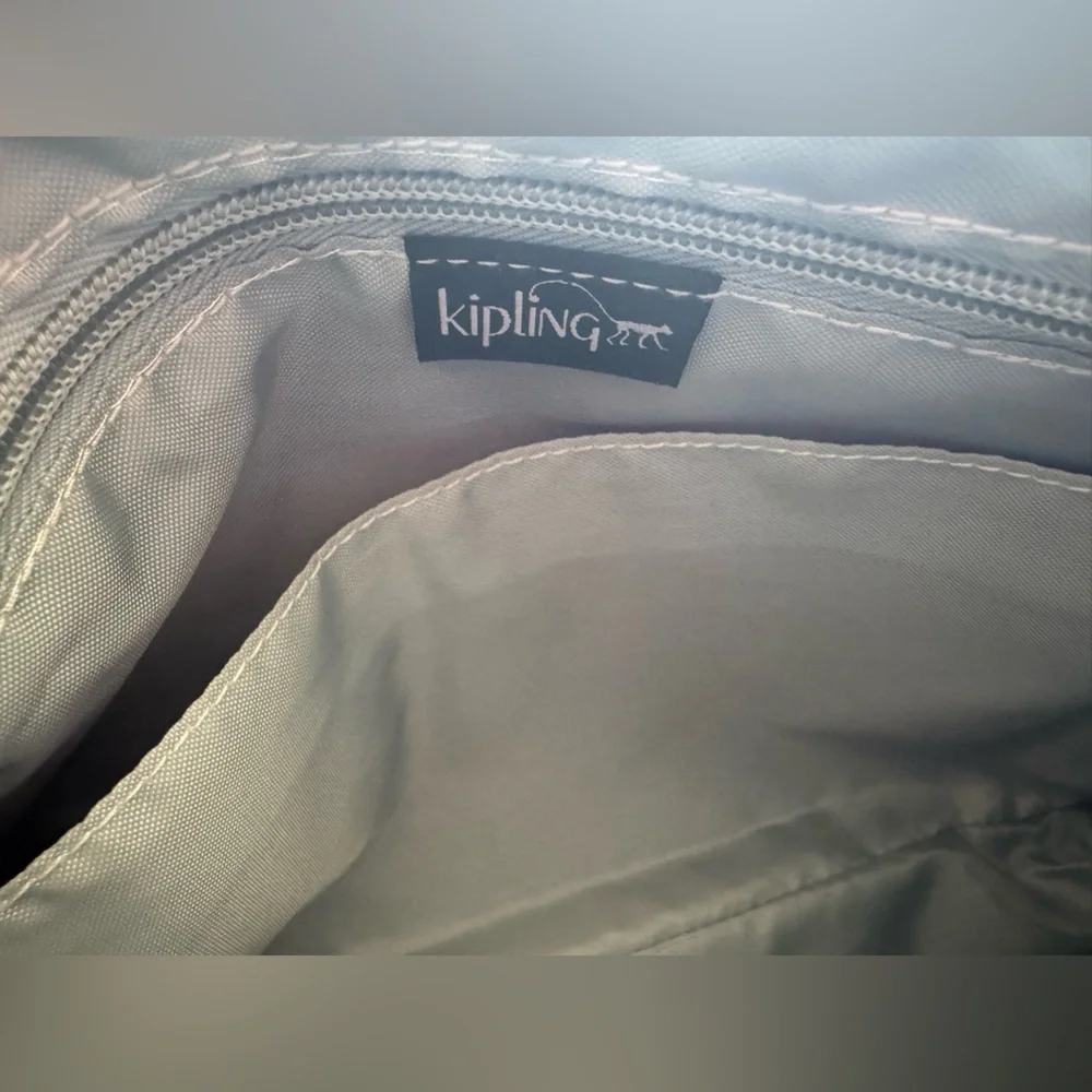 Kipling Callie Crossbody Bag - Navy with Silvertone Hardware. 
Great Bag! 💙🩶 - Picture 9 of 12